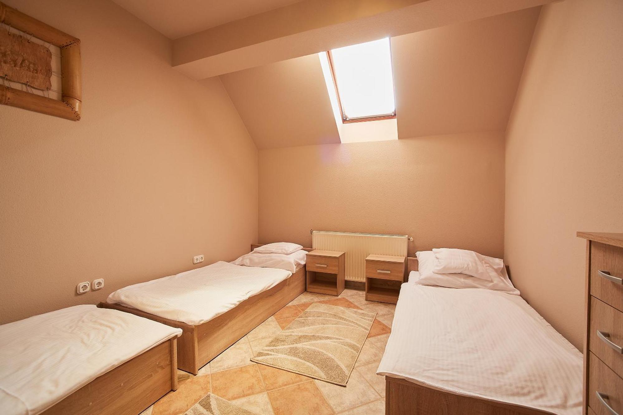 Lujza Apartman Goedoello Appartement Buitenkant foto