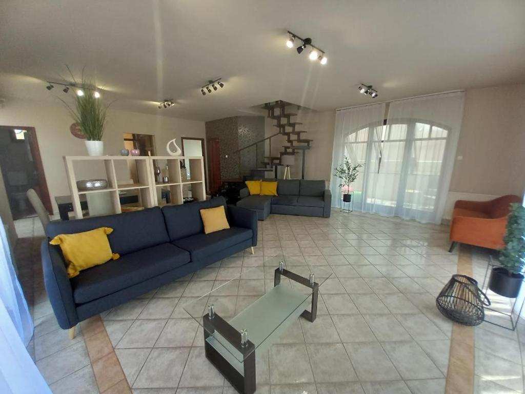 Lujza Apartman Goedoello Appartement Buitenkant foto