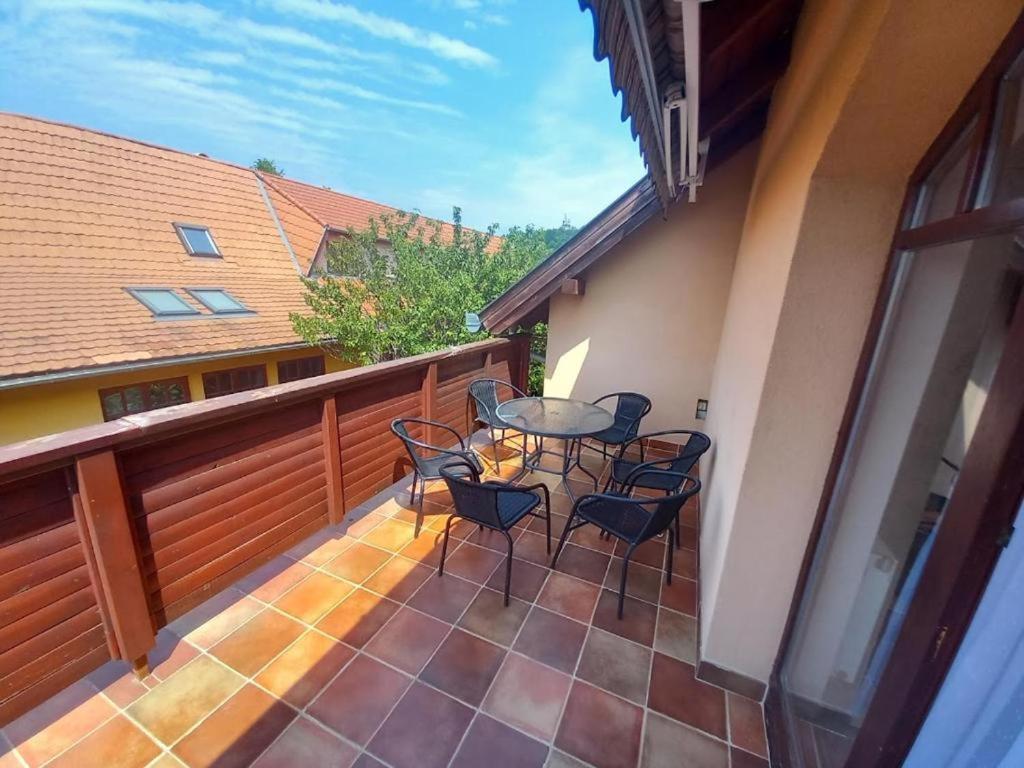 Lujza Apartman Goedoello Appartement Buitenkant foto